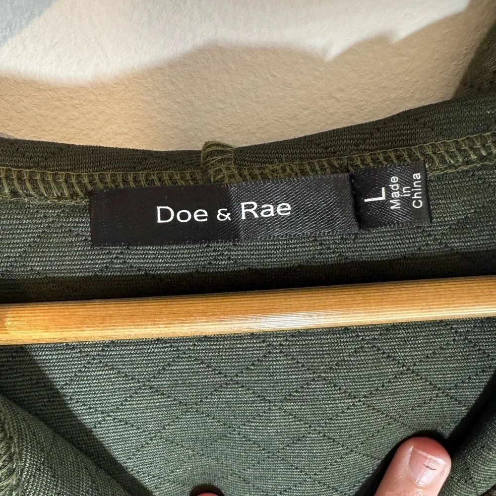Doe & Rae Quilted Olive Green Top | Size Large